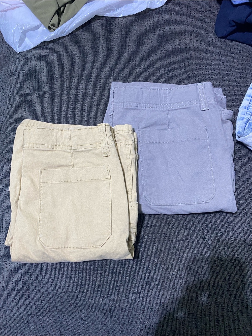 Sonoma Cargo Shorts in Beige and Light Gray